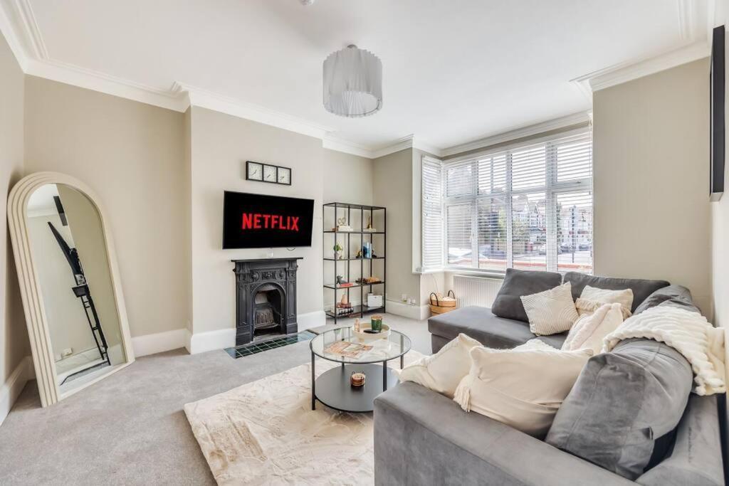 Beautiful 5 Bedroom 4 Bathroom House In W6 By Yoko - 10 Minute's To - Free Parking, Fast Wifi, Work Desks And Smarttvs With And Netflix * Londres